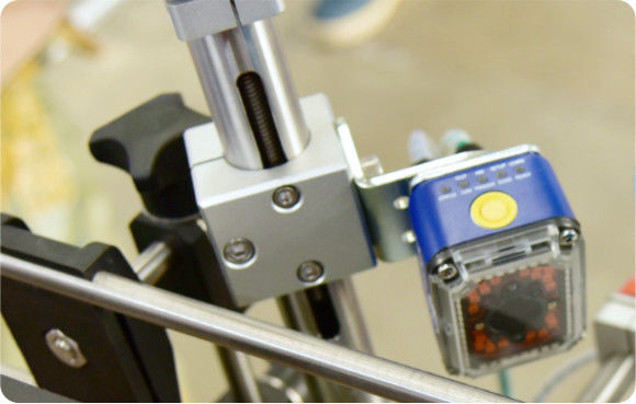 様々な液体に対応し、高い充填精度を実現する包装用自動液体充填装置