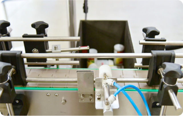 変容式詰め込み量 化学液体詰め込み機械 液体パッケージの高精度詰め込みを提供するカスタマイズされたオプション