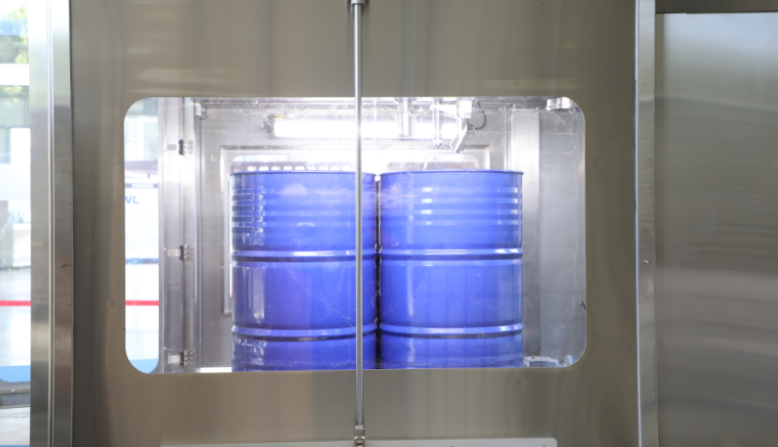 各種液体容器の正確な充填とキャッピングのための視覚位置決め機能付き農薬充填機